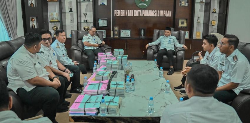 Wali Kota Letnan Dalimunthe Gerak Cepat! Ribuan SPPT PBB 2026 Dibagikan, Warga Padangsidimpuan Diimbau Taat Pajak