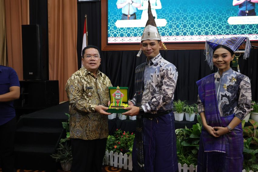 Wali Kota menghadiri acara Pisah Sambut Dandim 0207/Simalungun dari Letkol Inf Gede Agus Dian Pringgana SSos MMAS MHan kepada Letkol Inf Agus Mochtadi