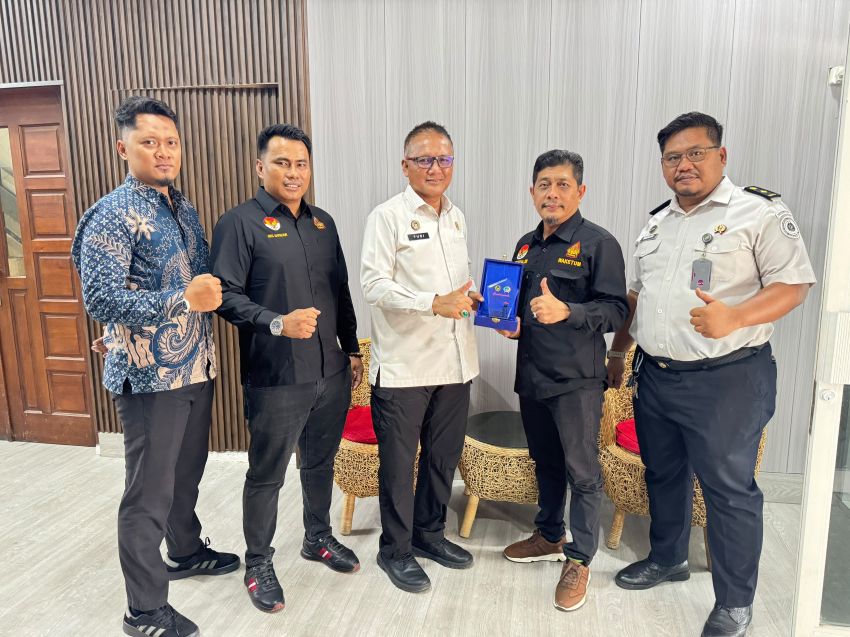 PB Pendawa Indonesia Terima Cinderamata dari Kakanwil Ditjenpas Sumut