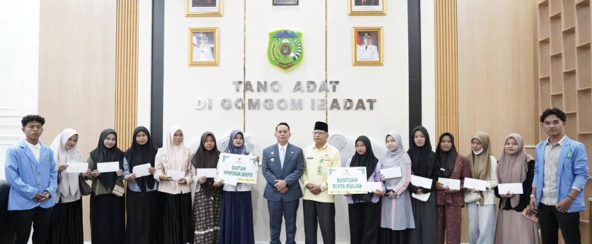 12 Mahasiswa Palas Terima Bantuan Pendidikan, Bupati Putra Mahkota Alam Tekankan Pentingnya SDM Unggul