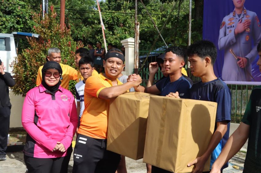 Polri untuk Masyarakat! Ratusan Peserta Meriahkan Fun Run 8K Hari Bhayangkara ke-80 di Padangsidimpuan