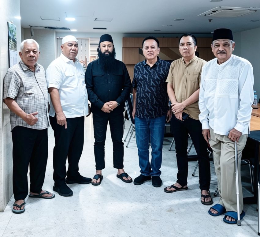 Syaikh DR Reza Abdul Jabbar Kunjungi Masjid Agung, Ini Pesannya