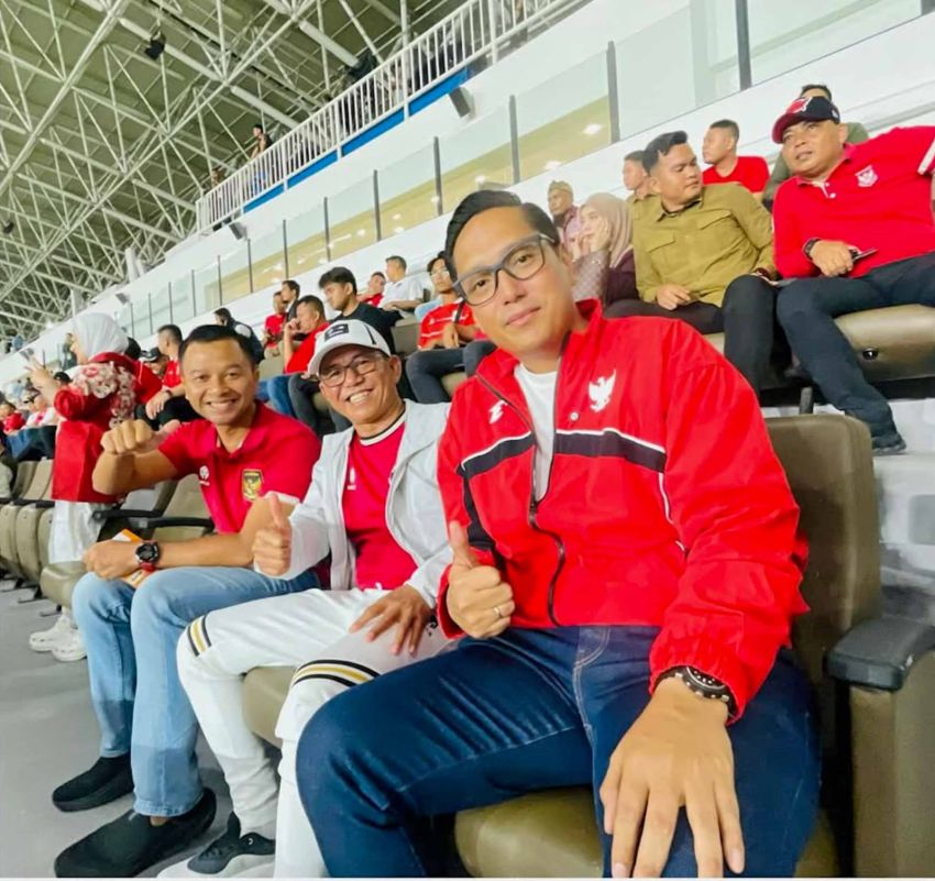 Saksikan Kemenangan 3-0 Timnas U-19, Kekompakan Rico Waas&ndash;Zakiyuddin Curi Perhatian di Stadion Utama Sumut