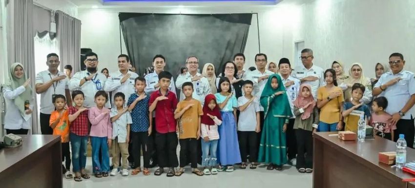 Dorong Prestasi dan Kesejahteraan Anak, Sekda Padangsidimpuan Salurkan Bantuan dari Kemensos