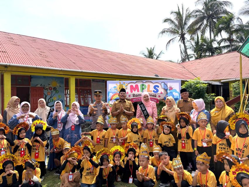 MPLS RAMAH PAUD SE-KABUPATEN SOLOK DI TKN 1 GUNUNG TALANG RESMI DIBUKA BUNDA PAUD KABUPATEN SOLOK NY. NIA JON FIRMAN PANDU, S.Si, M.Si