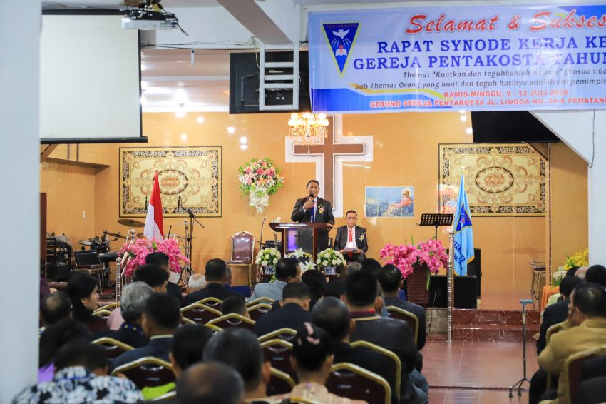 Wali Kota diwakili Staf Ahli Bidang Pemerintahan menghadiri Pembukaan Rapat Sinode Kerja ke-48 Gereja Pentakotakosta