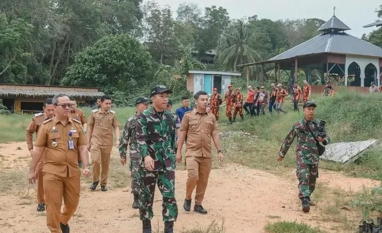 Cegah Banjir Sejak Dini, Dandim 0212/Tapsel Bersama Sekda Padangsidimpuan Tanam Pohon Serentak