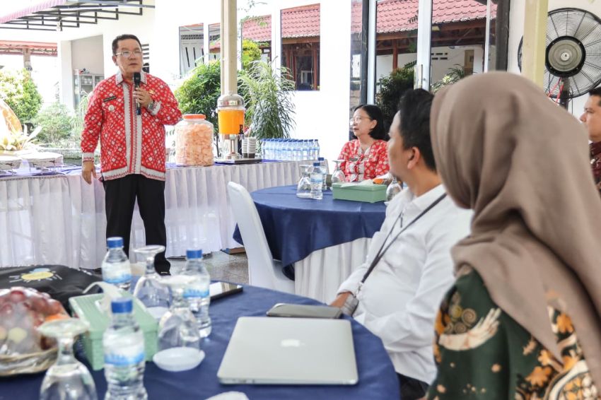 Wali Kota bersama sejumlah tokoh agama menerima kunjungan tim peneliti dari SETARA