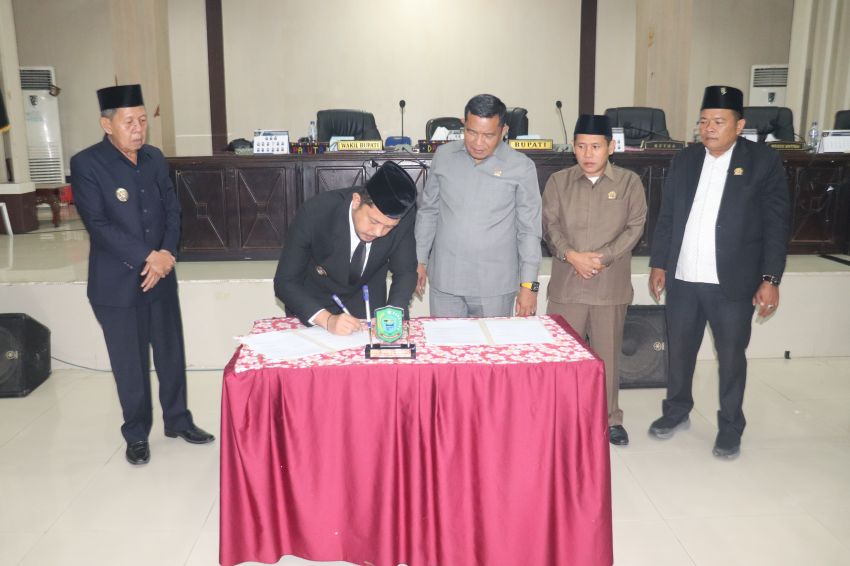 Dua Ranperda Disahkan DPRD Paluta, Bupati Reski Basyah: Ini Langkah Besar Menuju Pemerintahan yang Lebih Baik