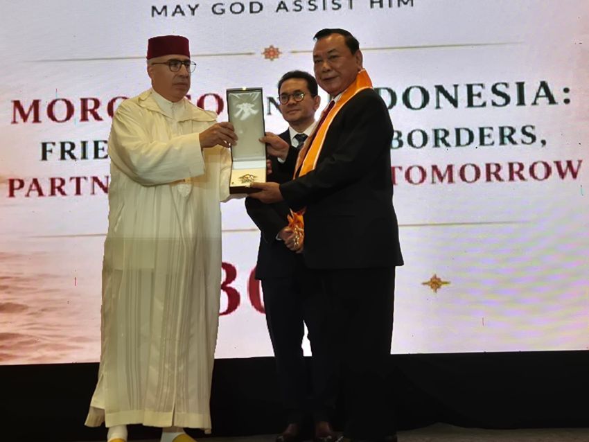 Dinilai Berjasa Tingkatkan Kerja Sama Bilateral Saat Menjabat Dubes, Hasrul Azwar Terima Royal Medal dari Raja Maroko