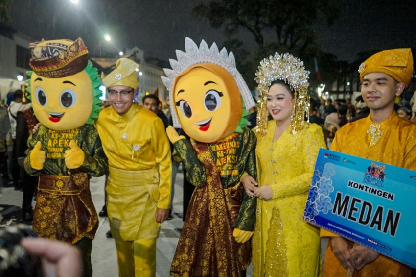 Diguyur Hujan, Karnaval Nusantara APEKSI ke-XVIII Medan Tetap Memukau dan Spektakuler: Wamendagri Bima Arya Terpesona, Rico Waas Bertekad Bawa Budaya