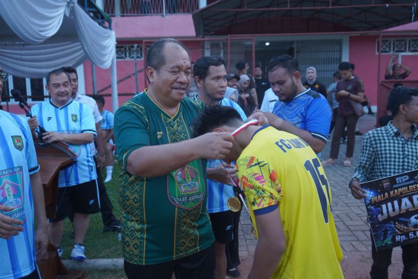 Suasana Hangat di Stadion Mutiara Kisaran, Forkopimda FC Menang 3-0 dan Penyerahan Piala Tutup Rangkaian HUT Bhayangkara ke-80