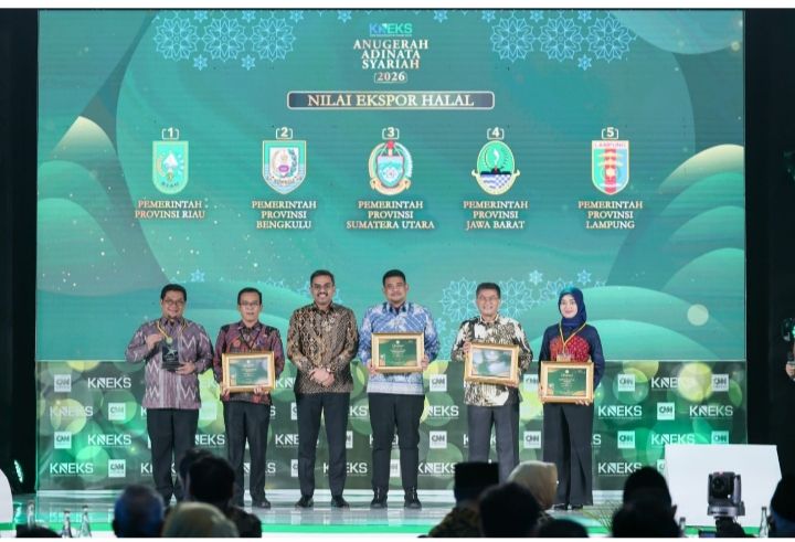 Bobby Nasution Terima Penghargaan Adinata Syariah