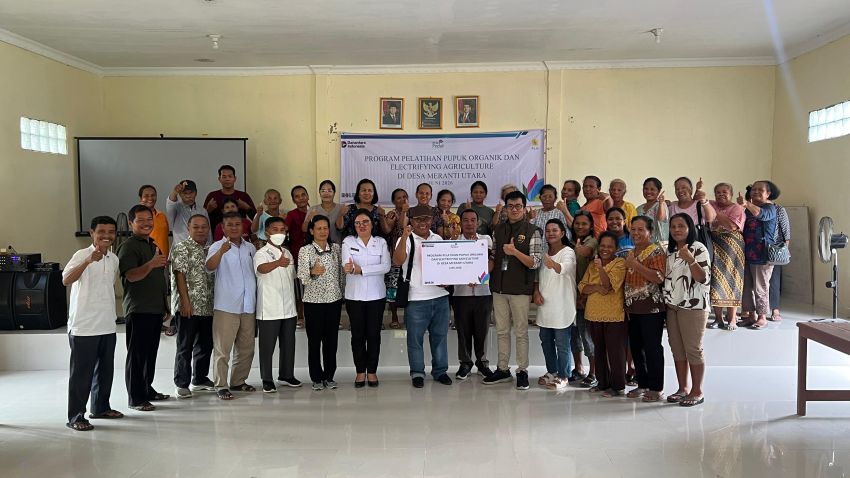 PLN UPP SBU 4 Perkenalkan Electrifying Agriculture Melalui Pelatihan Pupuk Organik Untuk Kembangkan Potensi Pertanian Desa Meranti Utara