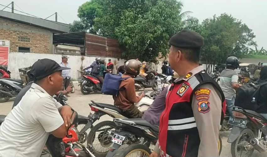 Antrean Pengisian BBM Mengular, Polresta Deli Serdang Lakukan Pengamanan dan Pengaturan Jalur Disetiap SPBU