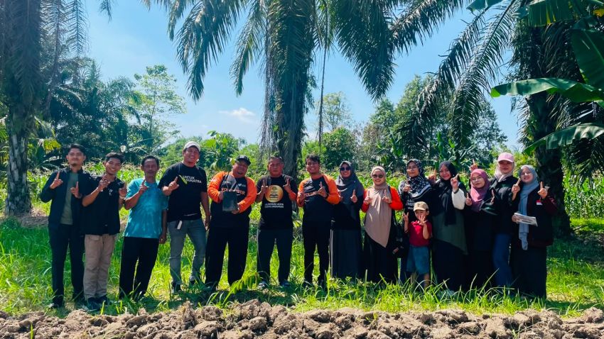 Aksi Penanaman 100 Pohon Warnai Milad Dompet Dhuafa ke-33