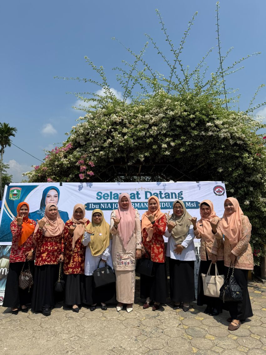 Sosialisasi Persiapan Remaja Berkarakter, Sehat, dan Cerdas di SMAN 1 Kubung Kabupaten Solok, Dihadiri Ny. Nia Jon Firman Pandu, S.Si, Msi