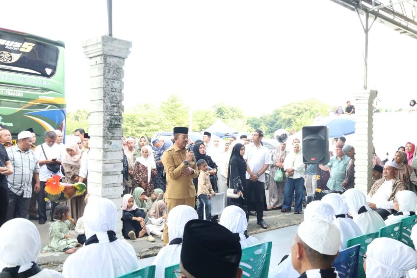 Doa dari Tanah Suci untuk Madina! Bupati Saipullah Lepas 45 Jamaah Umroh Cahaya Rizki