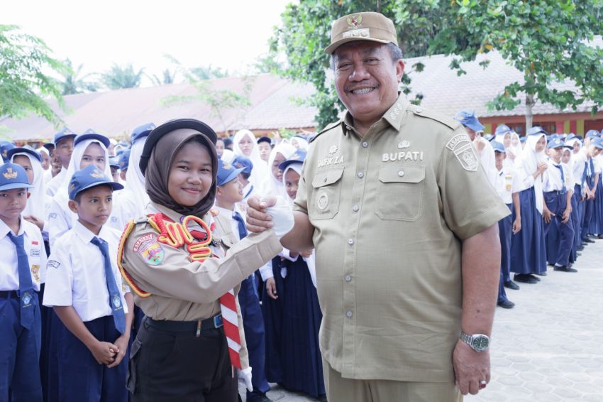 Bupati, Wakil Bupati dan Sekda Asahan Turun Langsung Pimpin Upacara Hari Pertama Masuk Sekolah