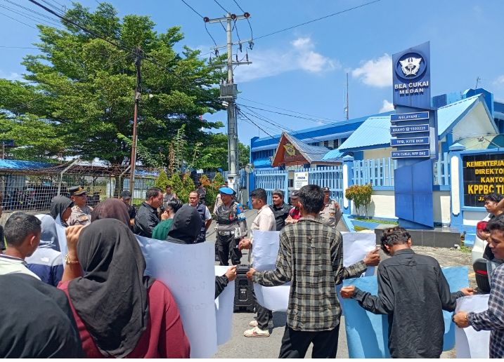 AMPERAKSU Demo Bea Cukai Medan, Desak Usut Dugaan Peredaran Rokok Ilegal