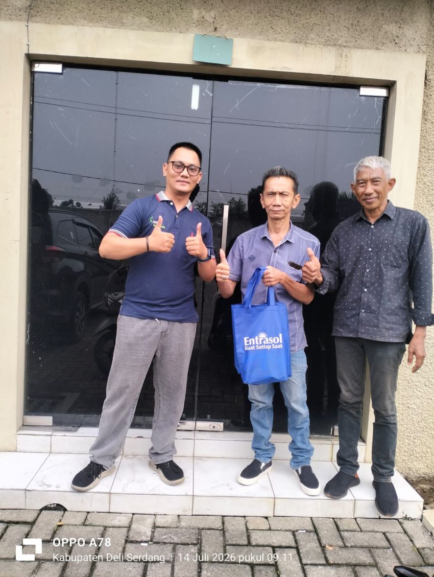 Penyerahan Paket Goddie Bag dari PT Kalbe Nutritionals Cabang Medan dari Business Representative pada JMSI Sumut