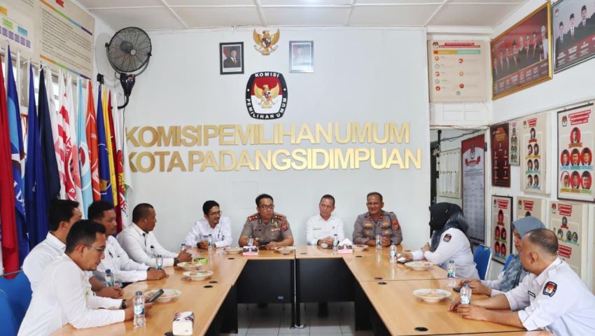 Jelang Tahapan Pemilu 2027, Kapolres Padangsidimpuan AKBP Noval Nanusa Gegoh Desky Bangun Koordinasi dengan KPU
