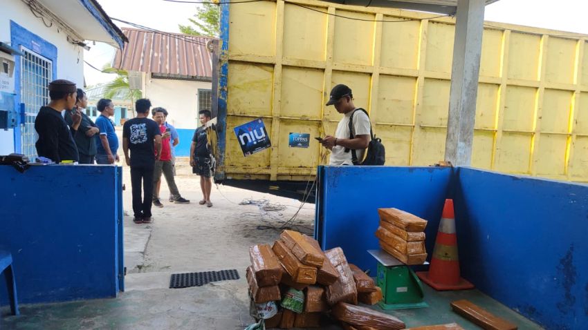 PATEN!! SATLAP TRI CAKTI DAN SATGAS GABUNGAN GAGALKAN PERDAGANGAN BIJIH TIMAH KERING & "PERDANA" UNTUK BALOK TIMAH ILEGAL DI PELABUHAN PELINDO, BELITU