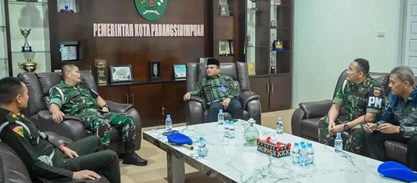 Hangat dan Penuh Keakraban! Wali Kota Padangsidimpuan Lepas Dandenpom I/2 Sibolga Menuju Tugas Baru