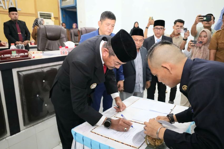 Sah! DPRD Madina Setujui Ranperda Pertanggungjawaban APBD 2025, Ini Pesan Penting Bupati Saipullah