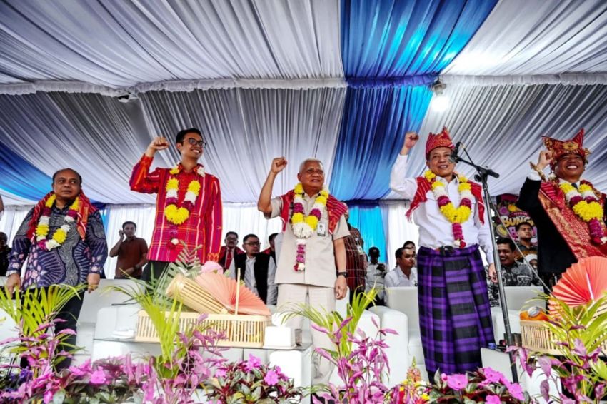 Festival Bunga dan Buah 2026 Meriah, Wagub Sumut dan Menkop RI Lepas Pawai Spektakuler di Berastagi
