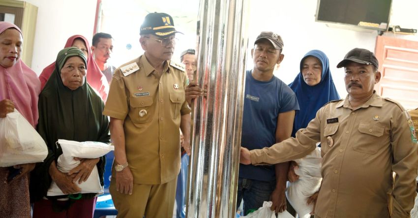 Penuh Haru, Bupati Simalungun Tinjau Korban Puting Beliung di Pematang Bandar dan Berikan Bantuan