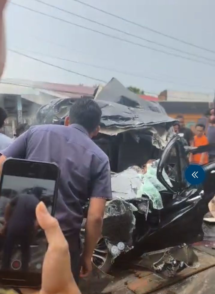 Tabrakan Beruntun 7 Kendaraan di Jalur Medan-Berastagi, Sejumlah Kendaraan Ringsek, Arus Lalu Lintas Lumpuh