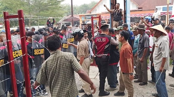 Bentrok Koptan HKTI dan Satpam PT BSP : Aksi Damai Berujung Ricuh, 5 Warga Luka, 2 Kaca Mobil Pecah