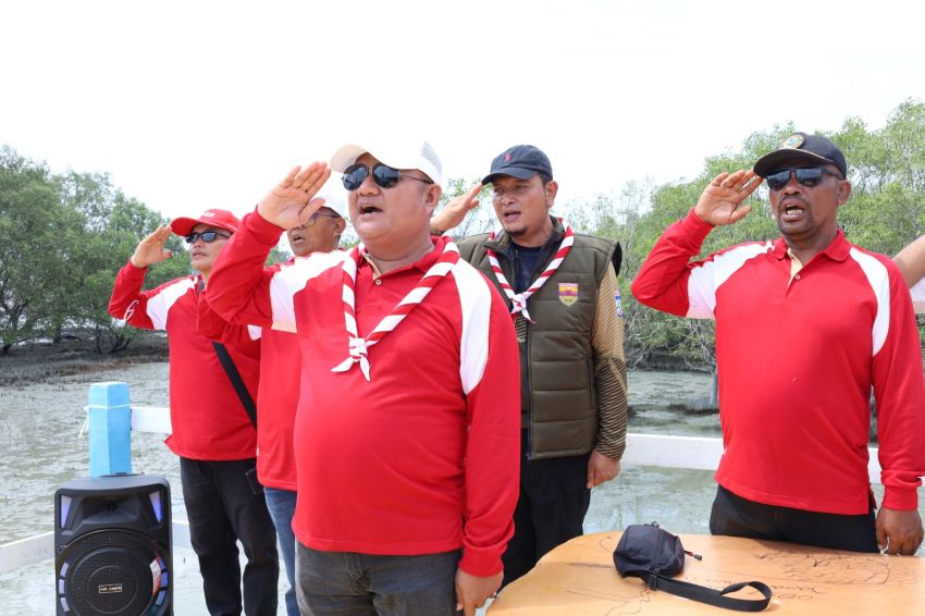 Wakil Bupati Asahan Kobarkan Semangat Merah Putih Lewat Kirab dan Pengibaran Bendera di Desa Silo Baru