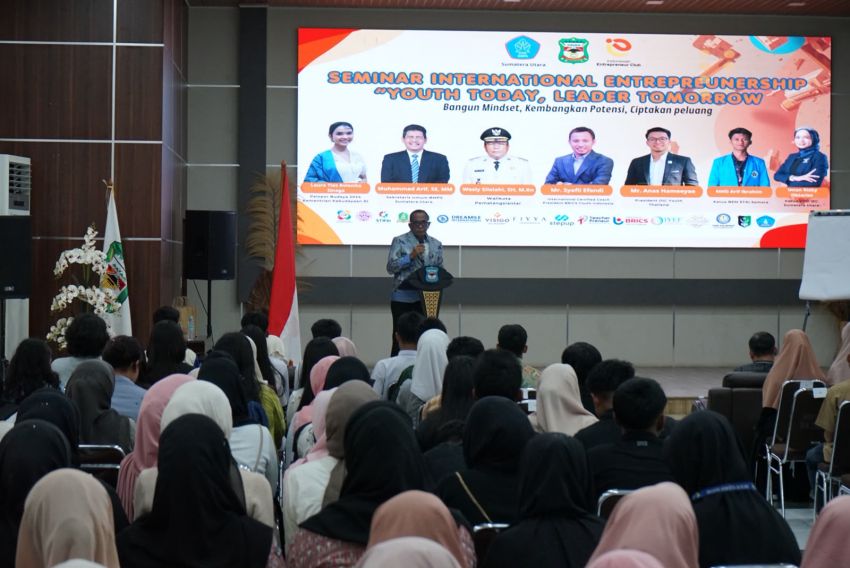 Wali Kota diwakili Asisten Kesra membuka Seminar Entrepreneurship bertajuk &lsquo;Youth Today, Leader Tomorrow&rsquo;