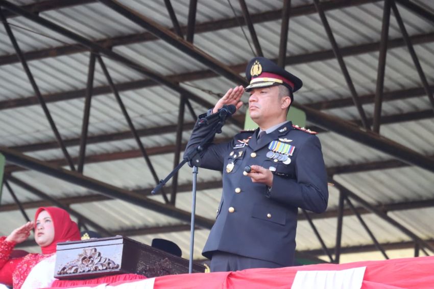 Semangat Kemerdekaan Menggema, Kapolres Padangsidimpuan AKBP Noval Desky Pimpin Upacara Penurunan Bendera HUT RI ke-81