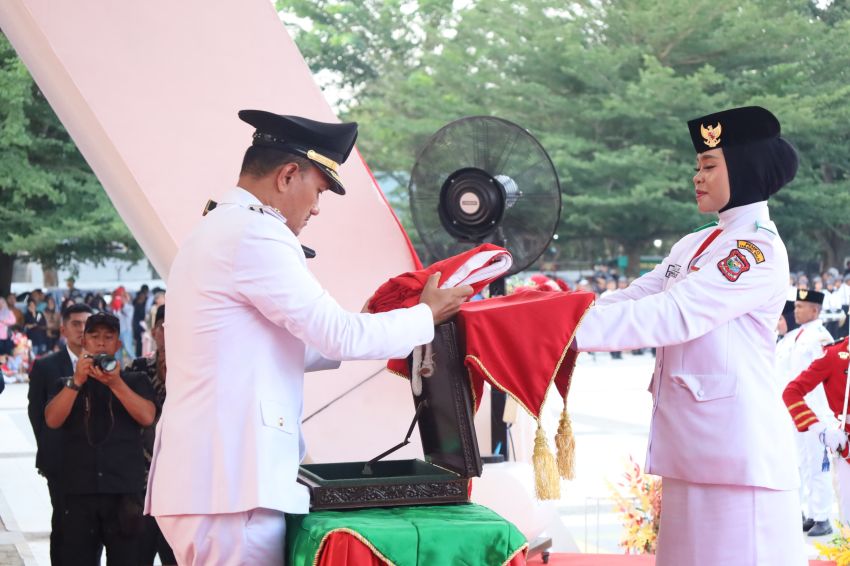 Wali Kota Tanjungbalai Pimpin Upacara Penurunan Bendera, Rangkaian HUT ke-81 RI Resmi Berakhir