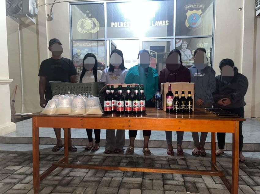 Tak Berkutik! Puluhan Minuman Beralkohol Disita Saat Polisi Razia Kafe di Padang Lawas