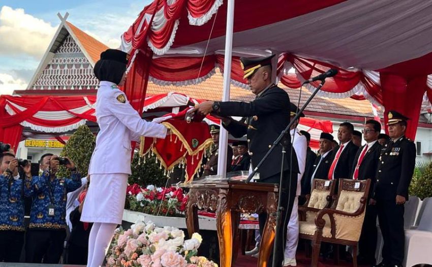 Pimpin Penurunan Merah Putih HUT ke-81 RI, Kapolres Tapsel AKBP Anton Santoso: Kemerdekaan Harus Diisi dengan Pengabdian