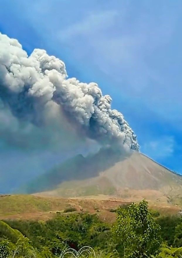 Aktivitas Erupsi Gunung Sinabung Naik Menjadi Level III Siaga