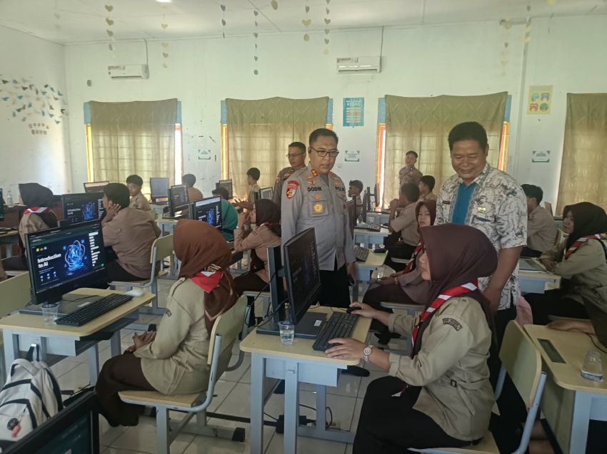 40 Pelajar SMK Negeri 1 Barumun Dibekali Paham AI, Kapolres Palas Soroti Ancaman Kejahatan Digital