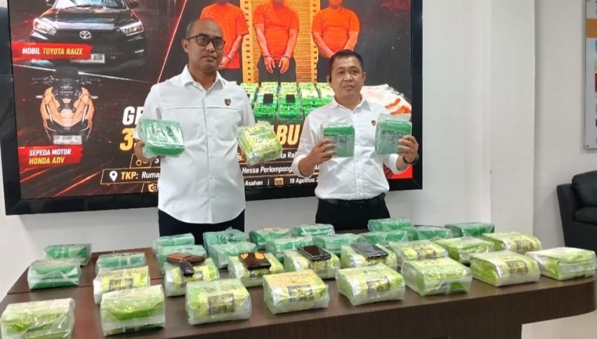 Paman dan Ponakan Kompak Bawa 35 Kg Sabu
