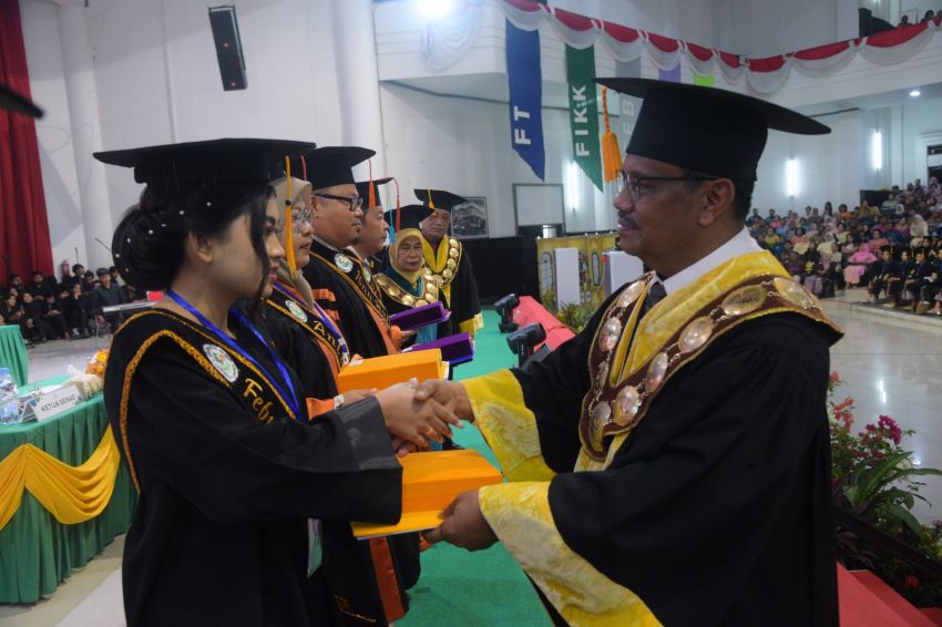 2.133 Lulusan Unimed Diwisuda, Rektor : Jadilah Agen Perubahan di Tengah Era AI