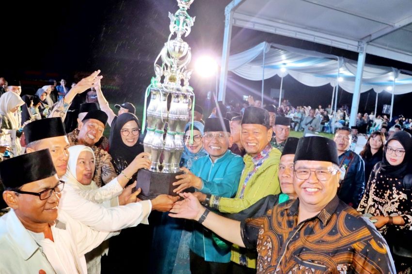 MTQ Ke-52 Tingkat Kabupaten Simalungun Resmi Ditutup, Bupati Berikan Hadiah Umroh Kepada Tiga Pemenang*