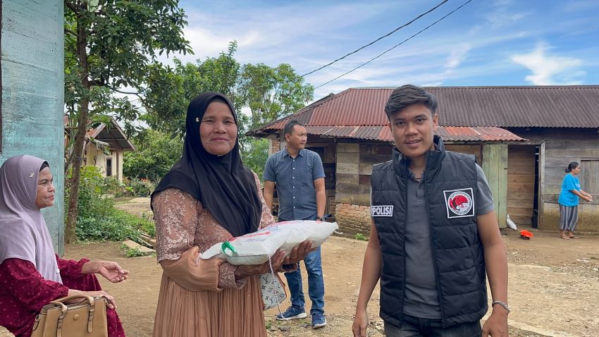 Di Tengah Tugas Berantas Narkoba, Satresnarkoba Tapsel Tebar Kepedulian