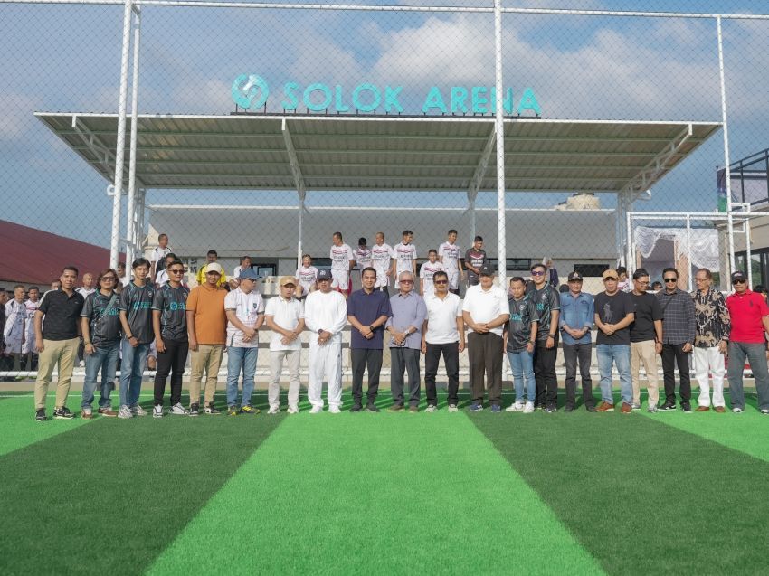 Wali kota Solok Ramadhani Kirana Putra Resmian Grand Opening Solok Arena Mini Soccer.