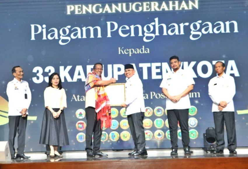 Bupati Simalungun Terima Penghargaan Dari Menhum RI atas Pembentukan 413 Posbankum*