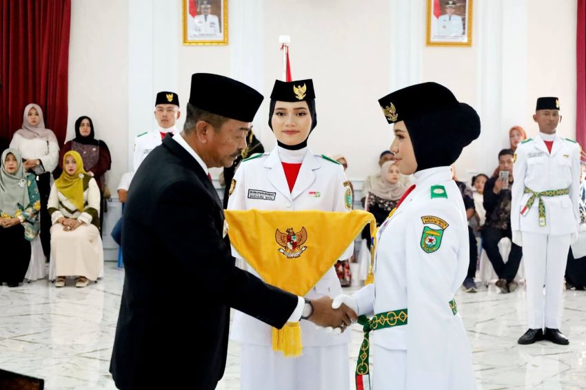 27 Pelajar Dikukuhkan Jadi Paskibra Madina, Bupati Saipullah: Jadilah Generasi Berkarakter Pancasila