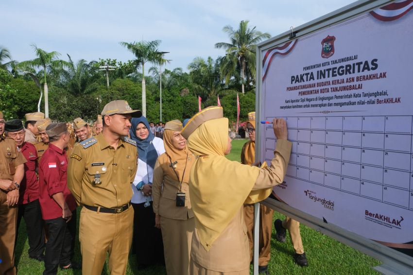 Launching ASN BerAKHLAK, Wali Kota Tanjungbalai Tekankan Semangat Bangga Melayani Bangsa