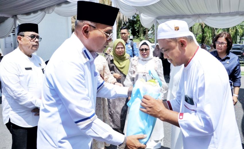 *Pemkab Simalungun Gelar Tepung Tawar 104 Jamaah Calon Haji Tahun 2026